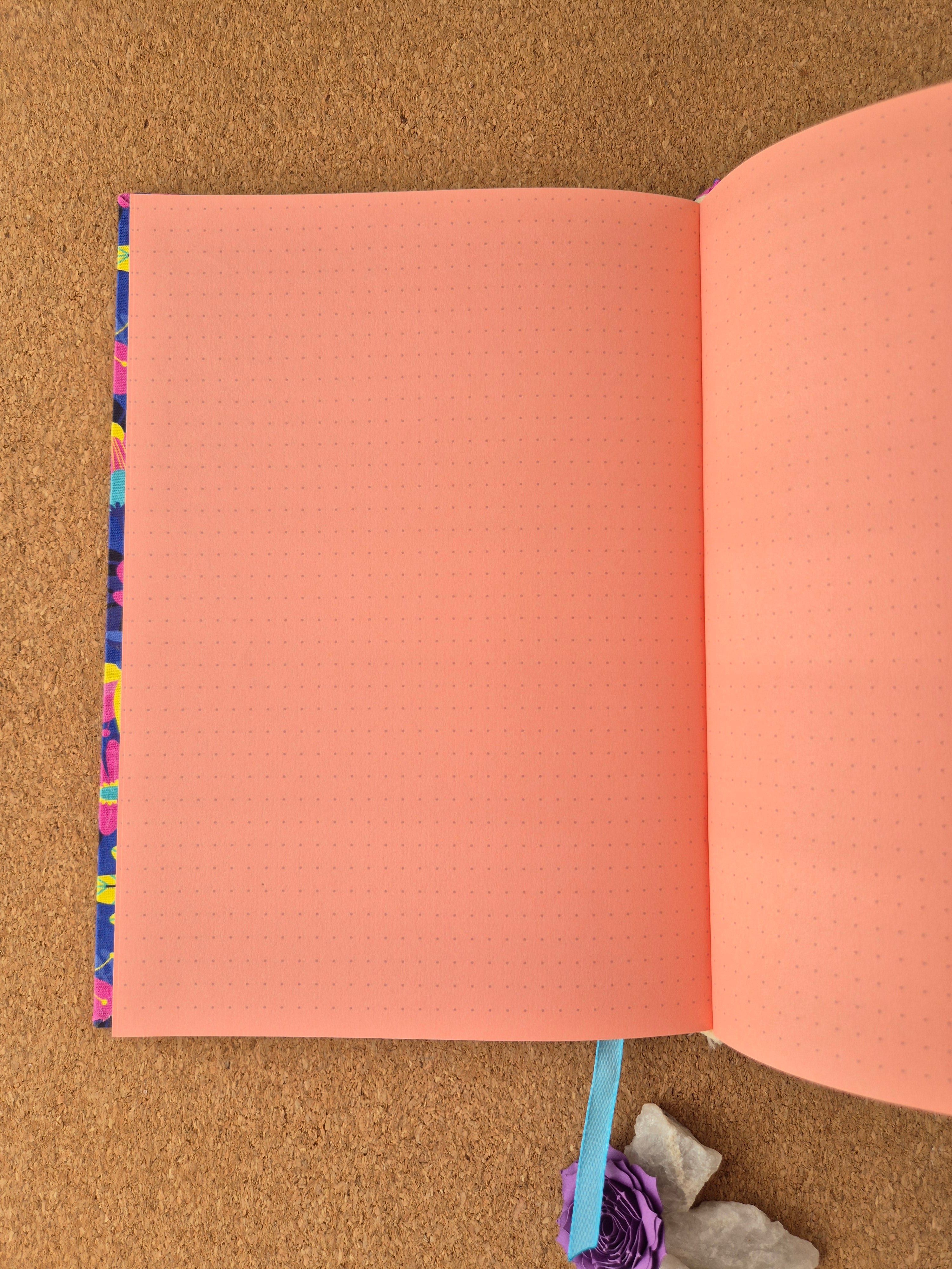 Libreta clásica mediana hojas de colores / Flores