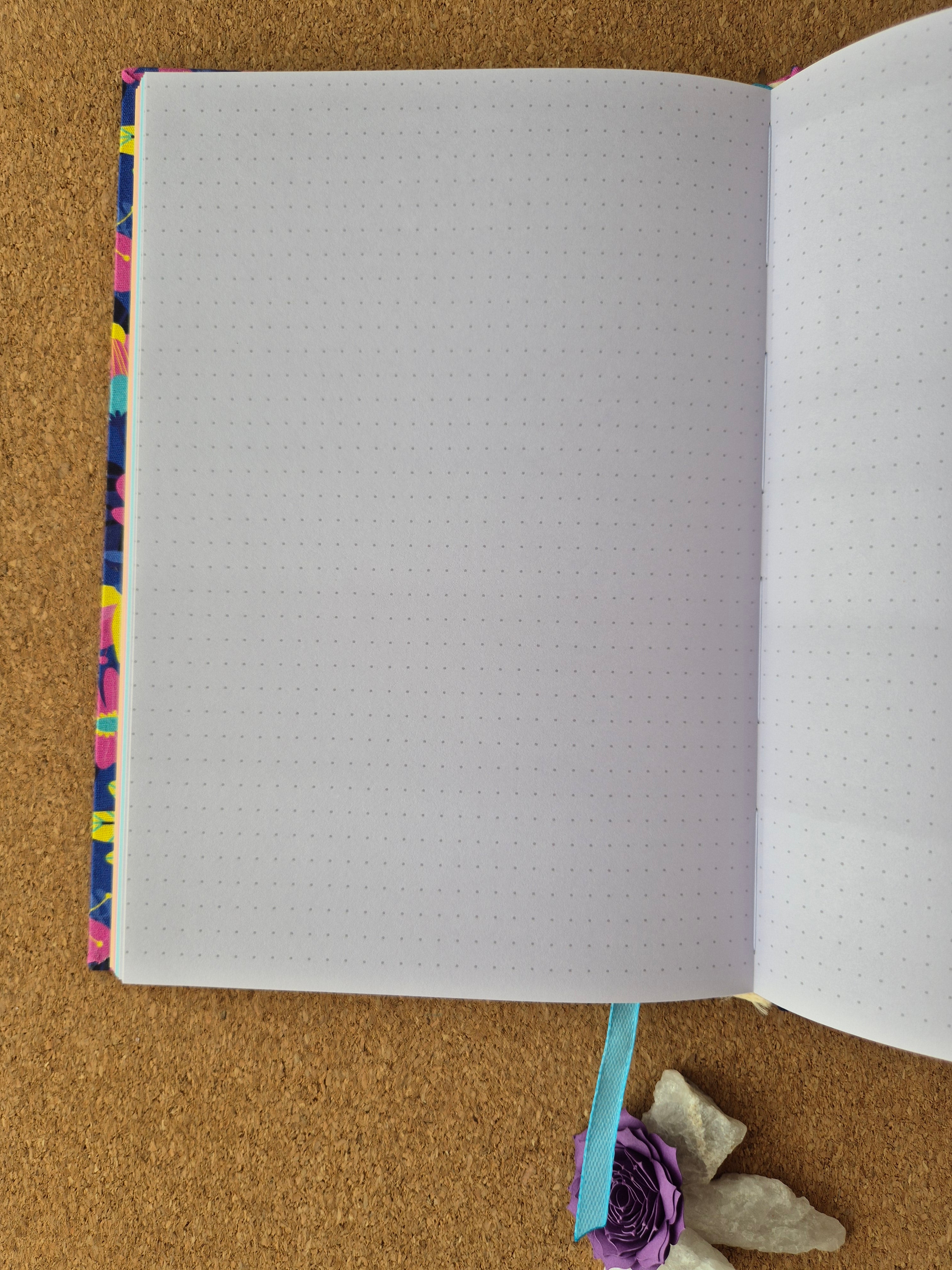 Libreta clásica mediana hojas de colores / Flores