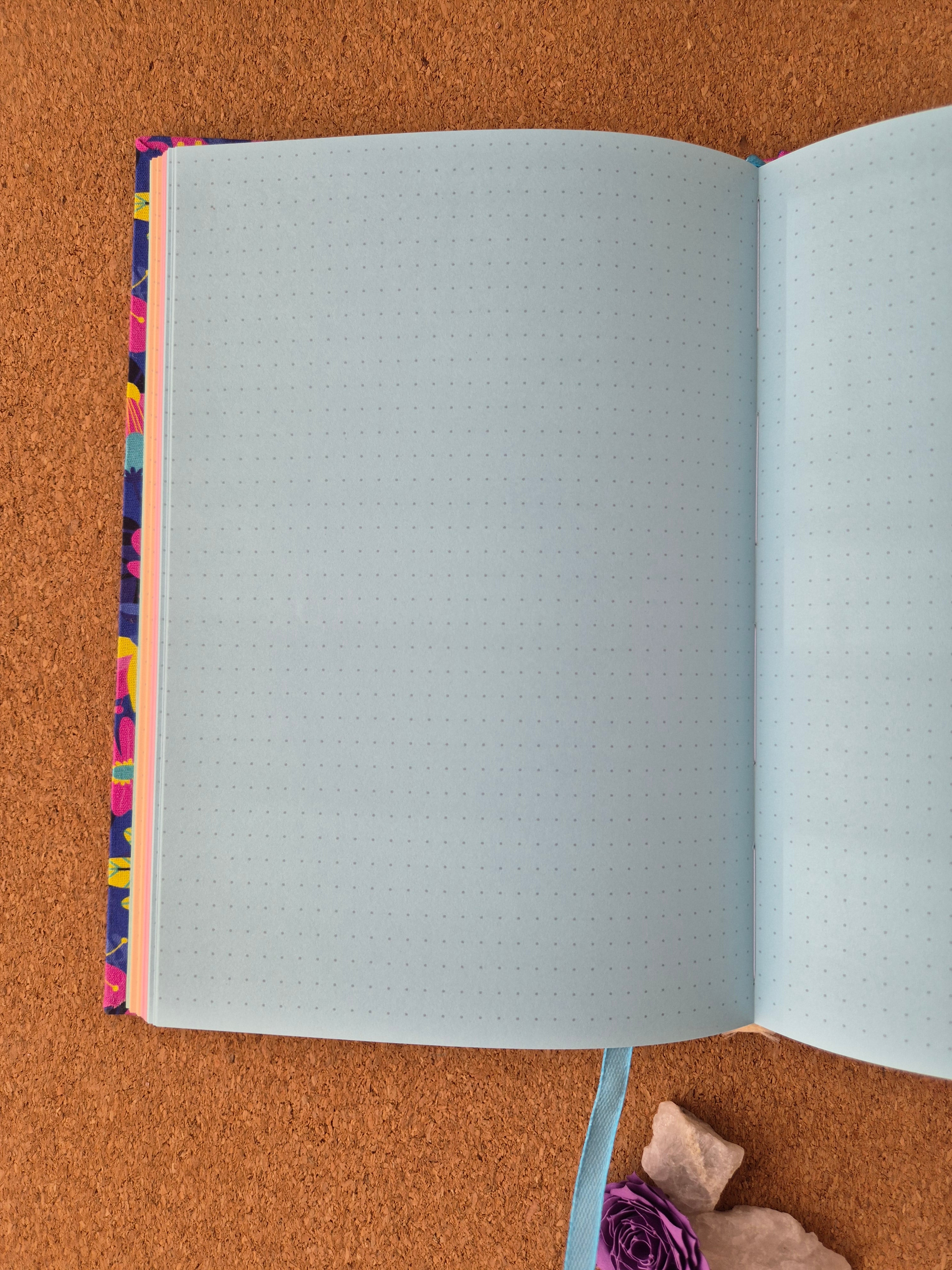 Libreta clásica mediana hojas de colores / Flores