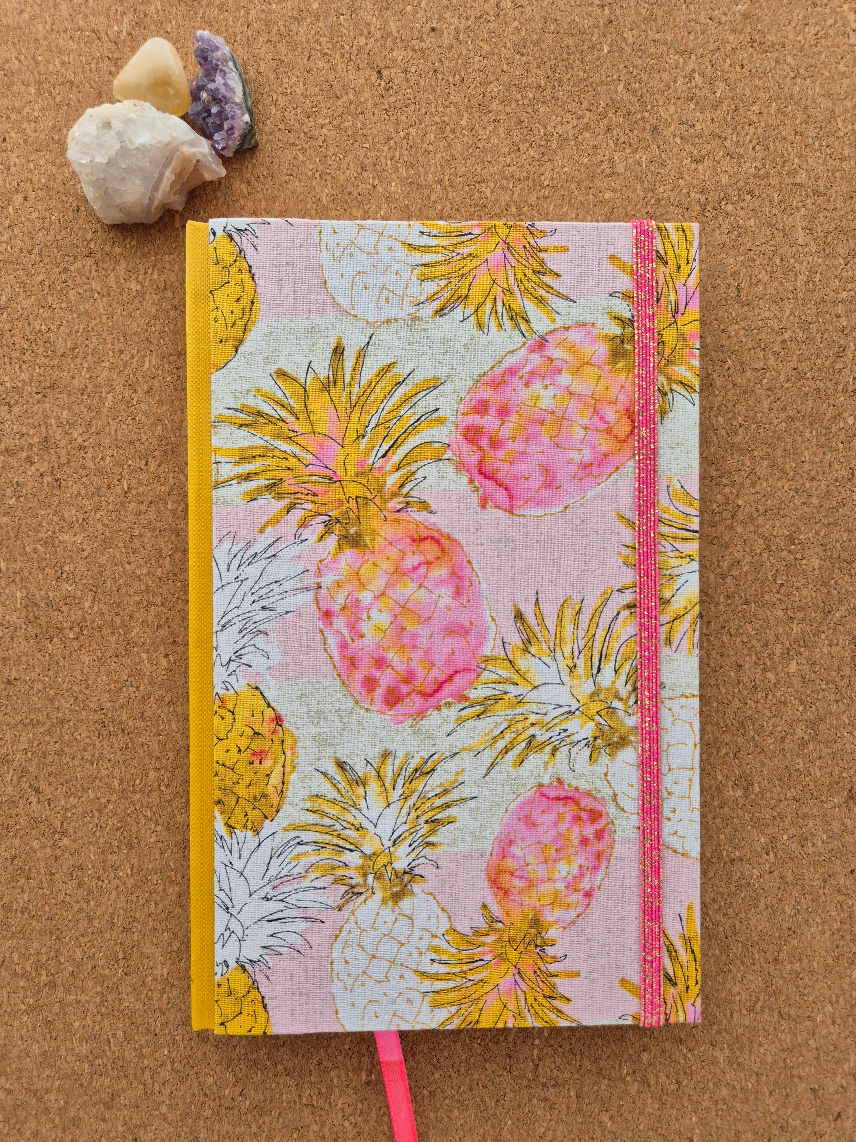 Libreta clásica mediana / Piñas