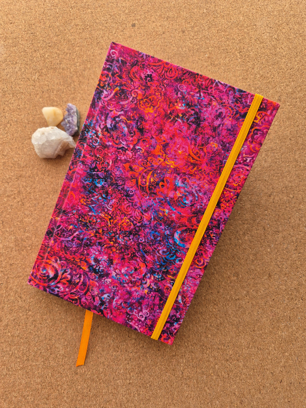 Libreta clásica Mediana / Tribal tonos rojos