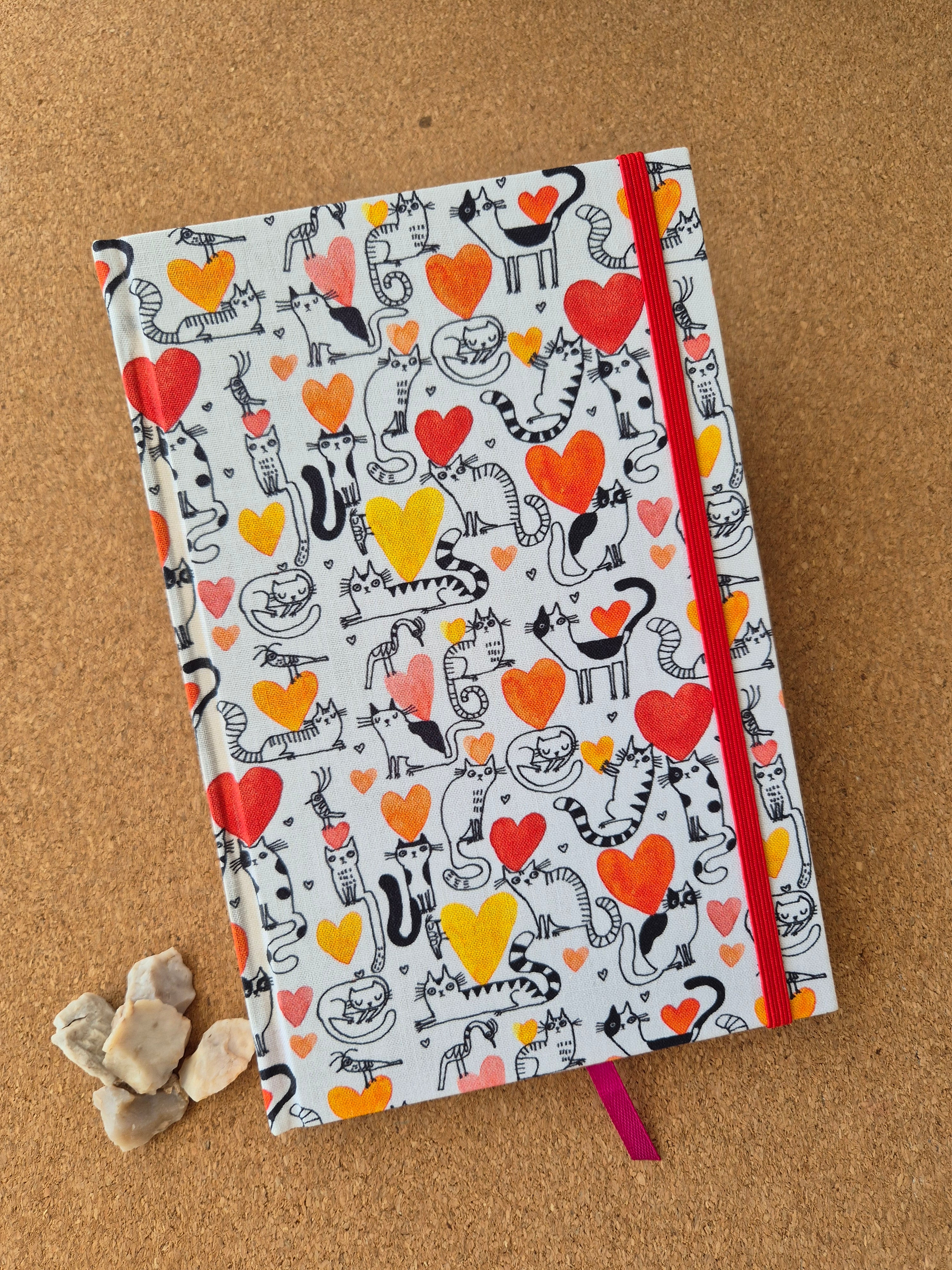 Libreta clásica Mediana / Gatitos corazones