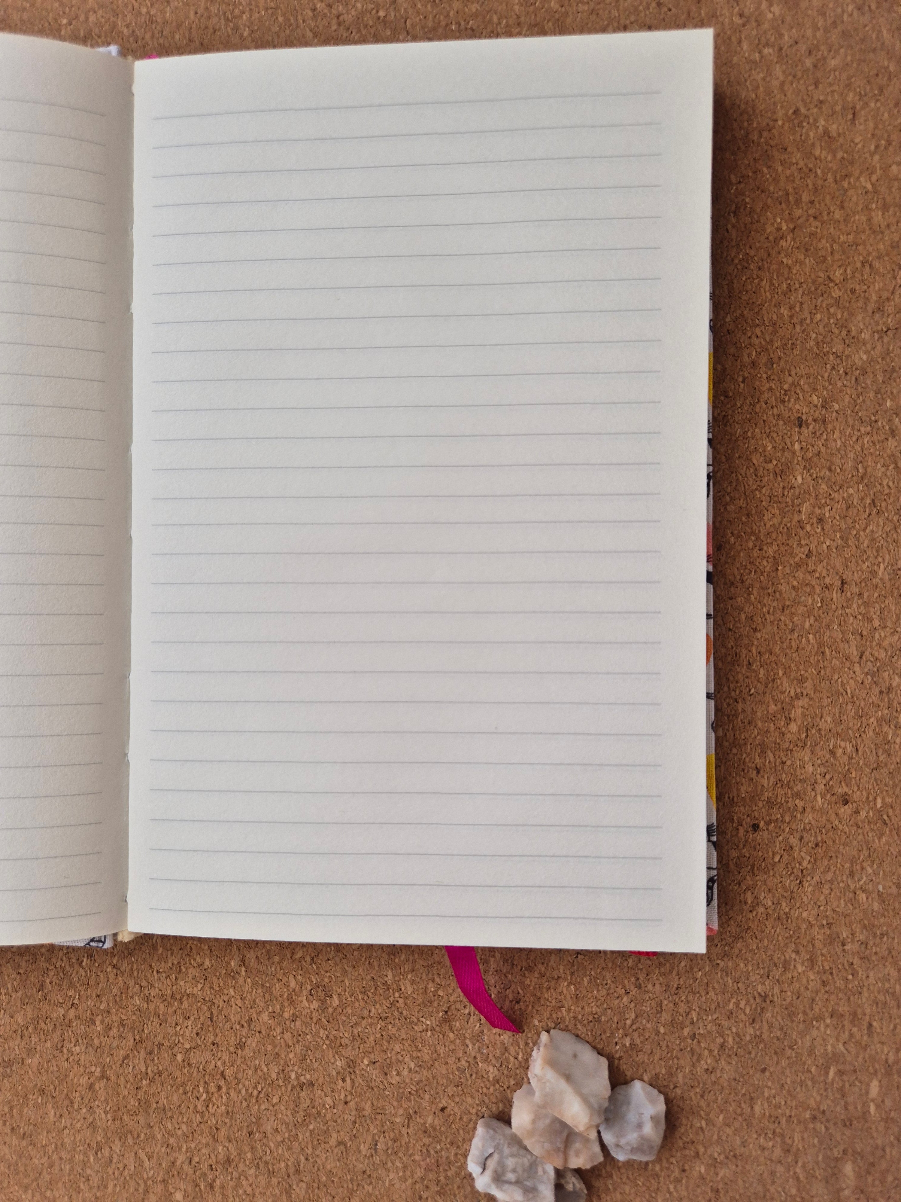 Libreta clásica Mediana / Gatitos corazones