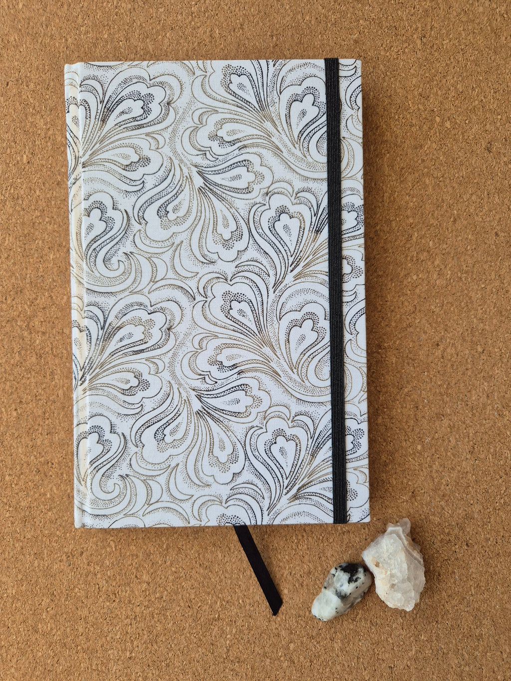 Libreta clásica Mediana / Flores café y negro