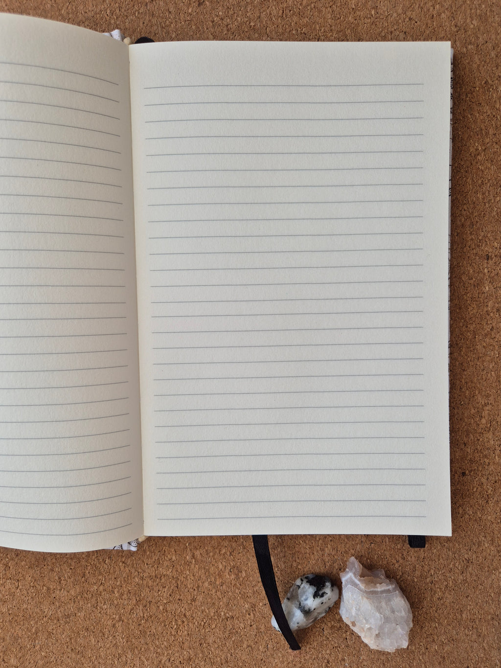 Libreta clásica Mediana / Flores café y negro