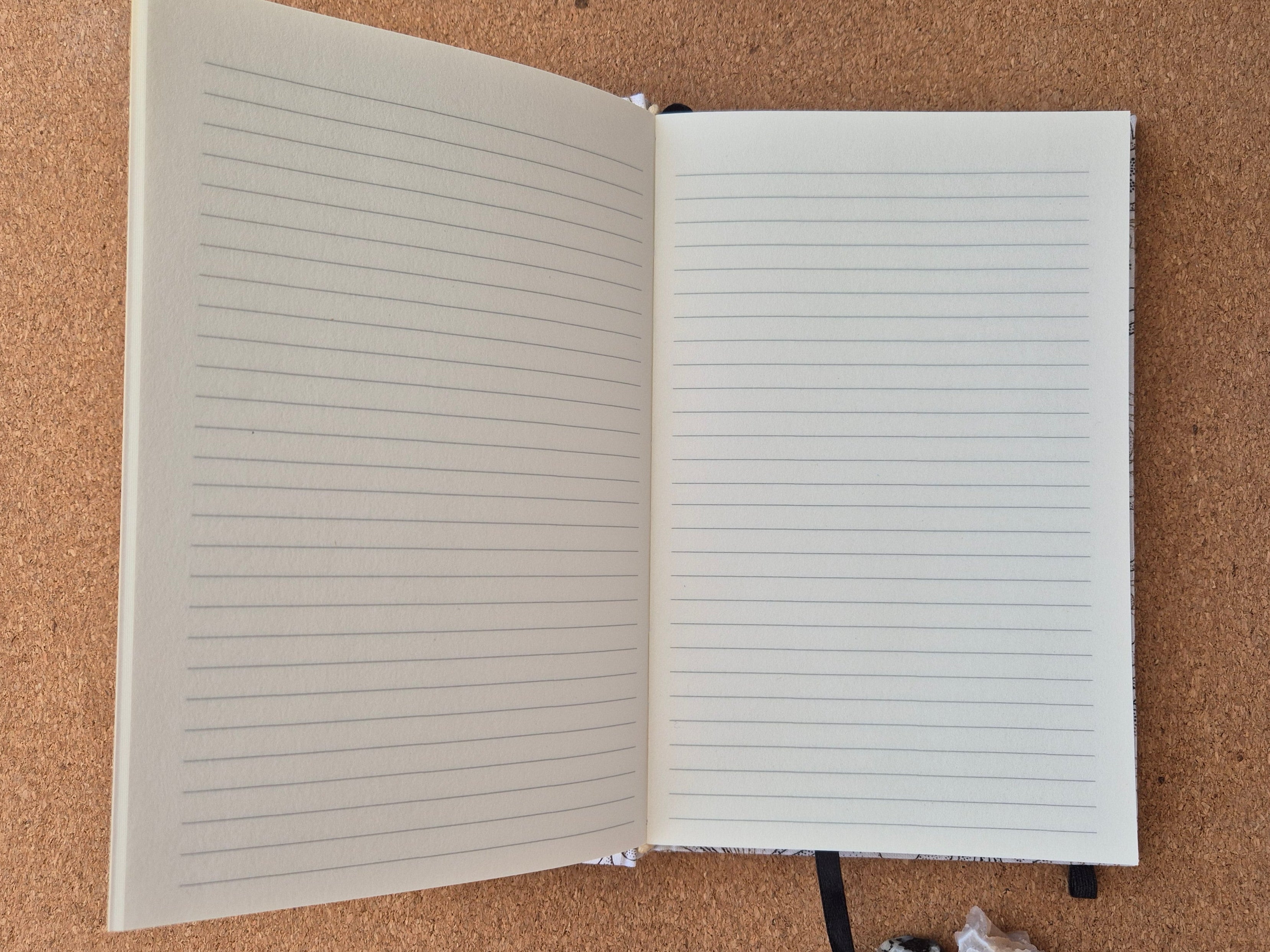 Libreta clásica Mediana / Flores café y negro