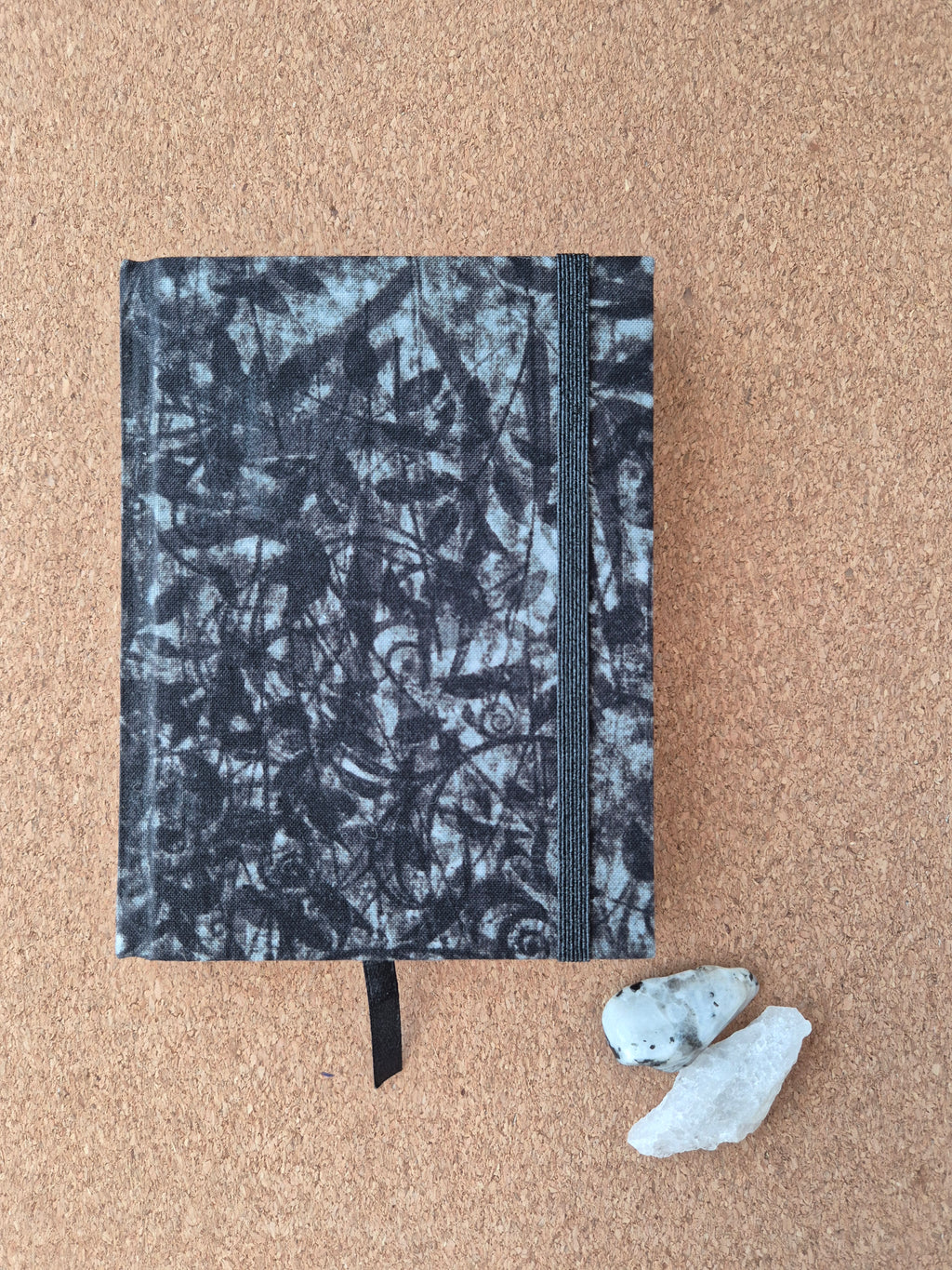 Libreta clásica pequeña / Ramitas negras (hojas lisas)