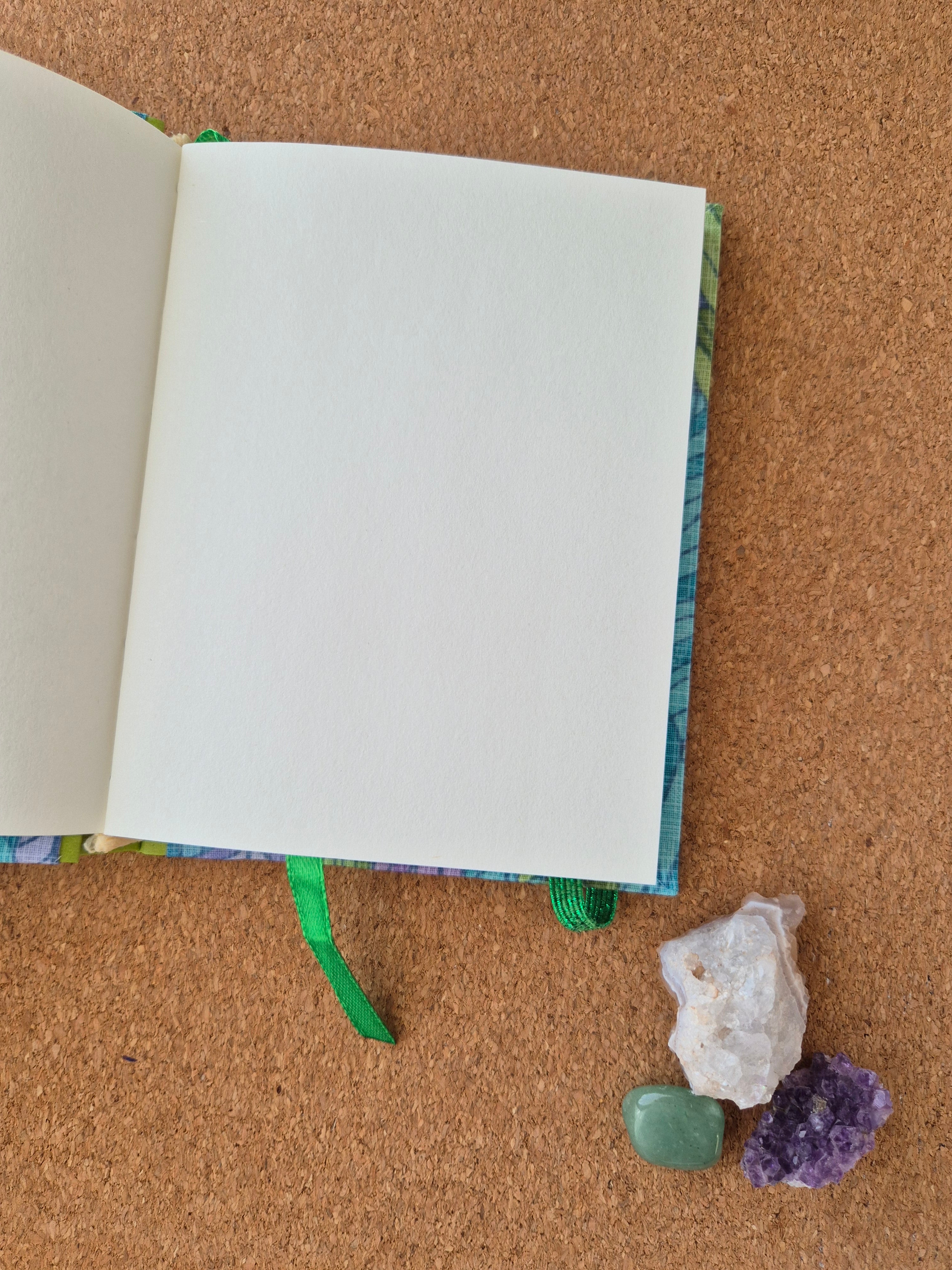 Libreta clásica pequeña / Plumas