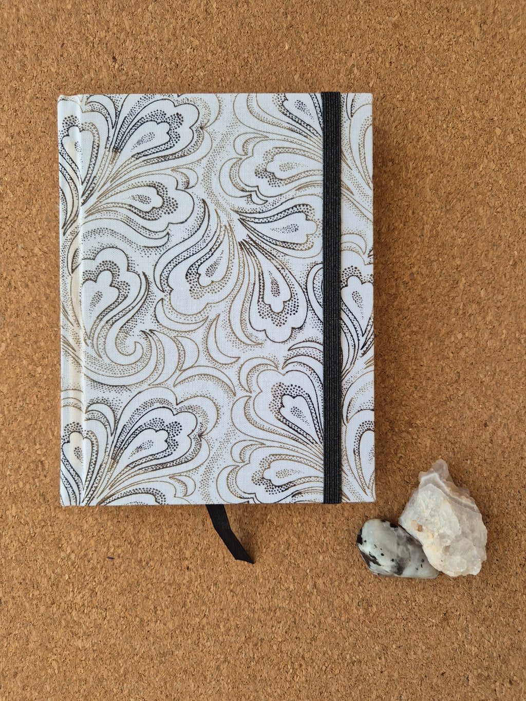 Libreta clásica pequeña / Flores café y negras