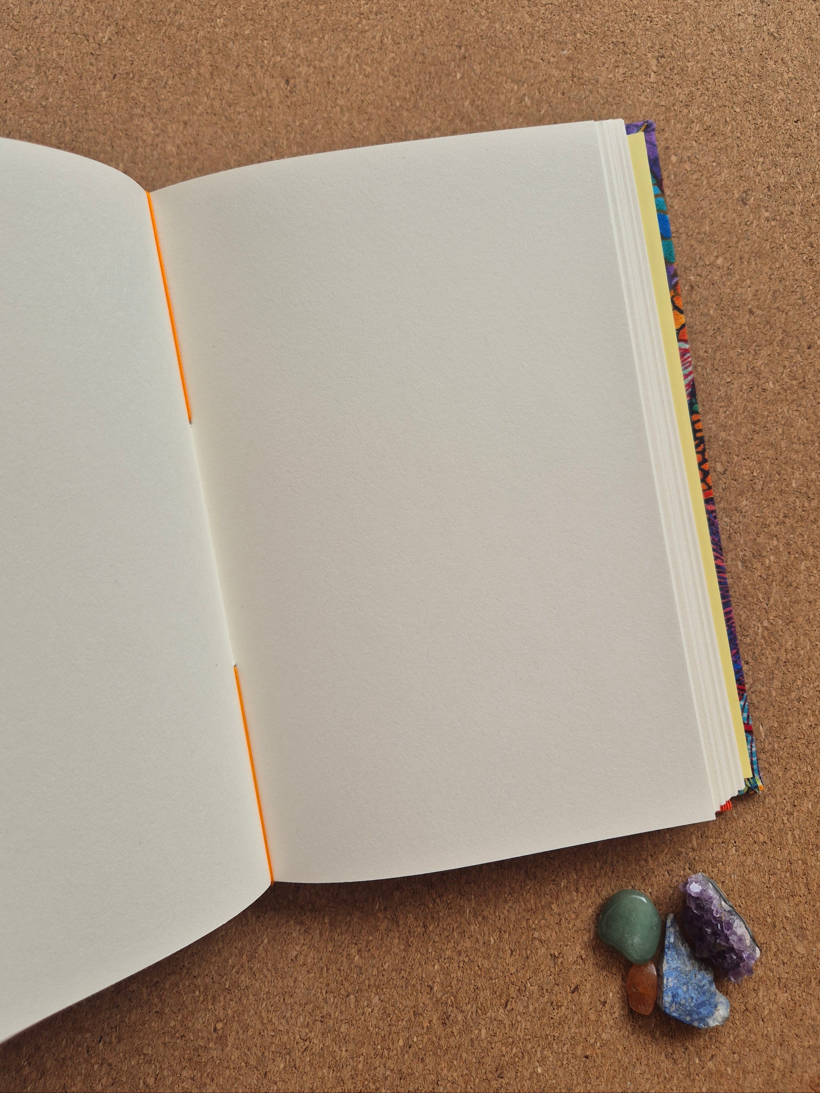 Libreta Mediana Costura de Ojal / Jardín colorido